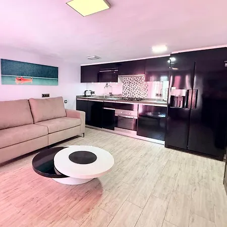 La Muralla Roja Apartment *